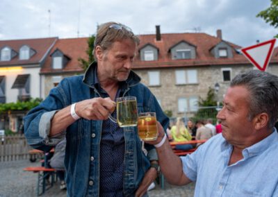 Weinfest des FC Eibelstadt - so lässt es sich aushalten