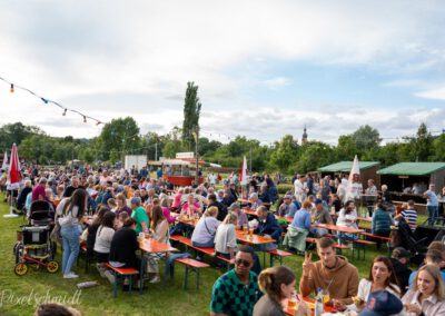 Viele Besucher und gute Laune beim Johannisfeuer