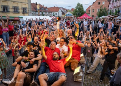 Blaulicht-Party beim Feuerwehr-Weinfest mit Bayernmän, Nancy Franck und DJ Förby