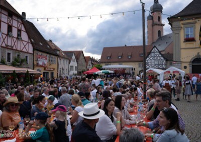 Weinfest auf dem Marktplatz in Eibelstadt